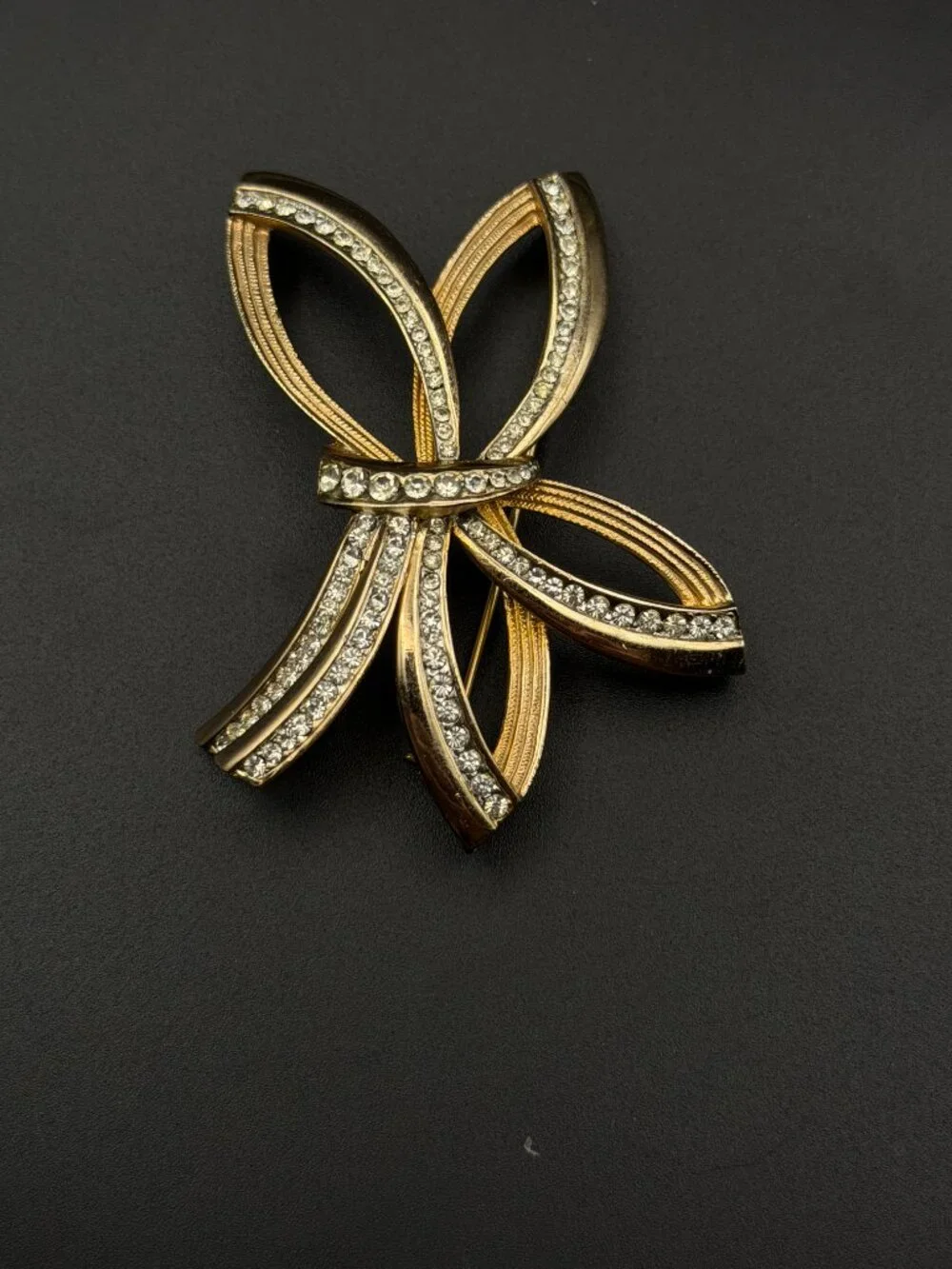 Vintage Gold Tone Clear Rhinestone Bow Brooch Pin Openwork Ribbon